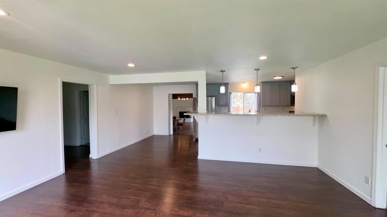 82 E Sussex Way, Fresno, CA 93704