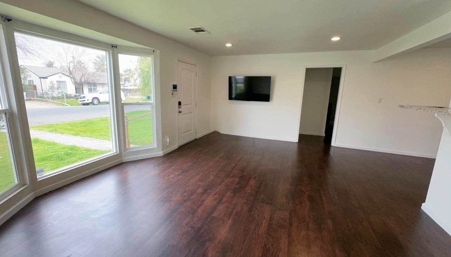 82 E Sussex Way, Fresno, CA 93704