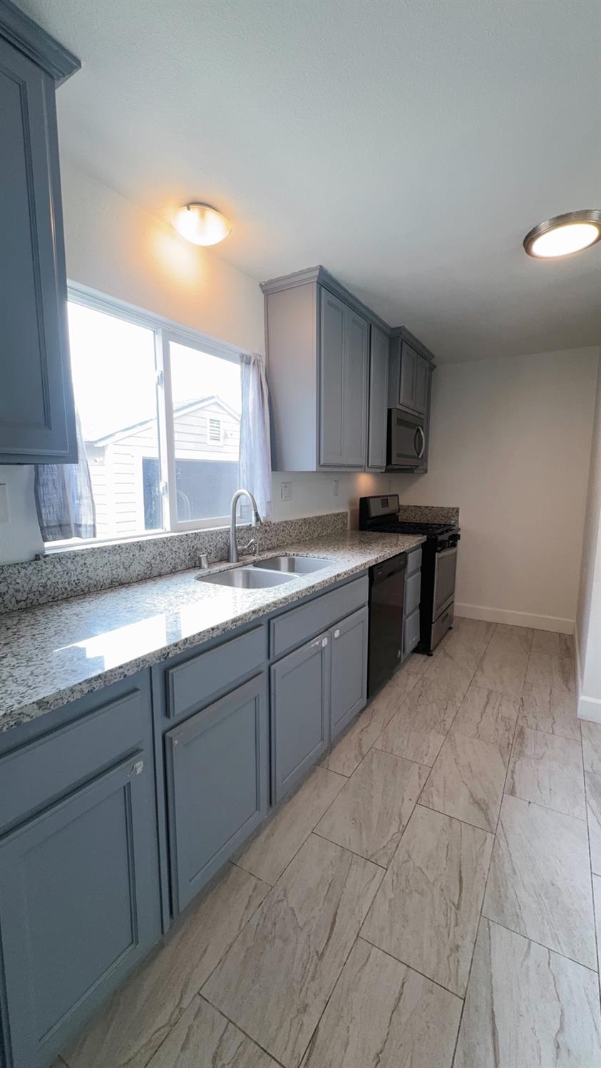 82 E Sussex Way, Fresno, CA 93704