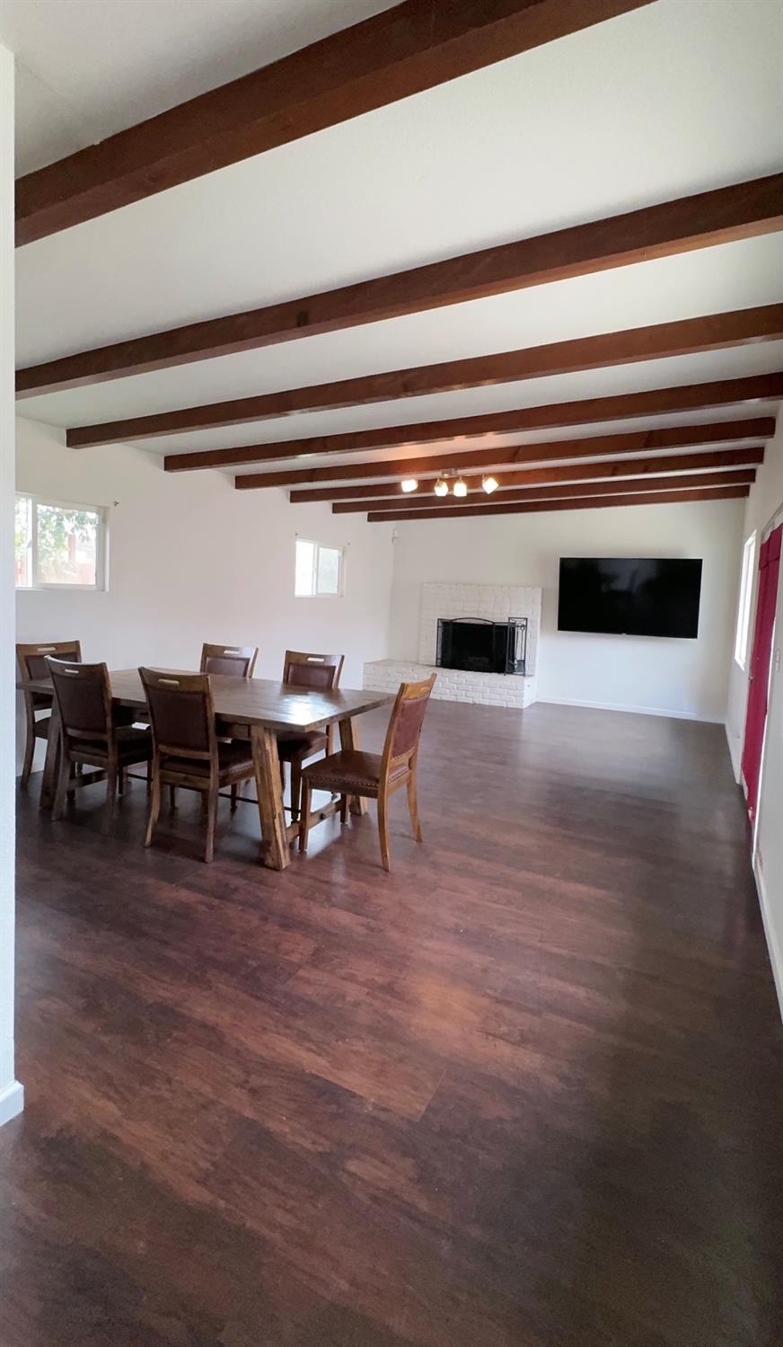 82 E Sussex Way, Fresno, CA 93704