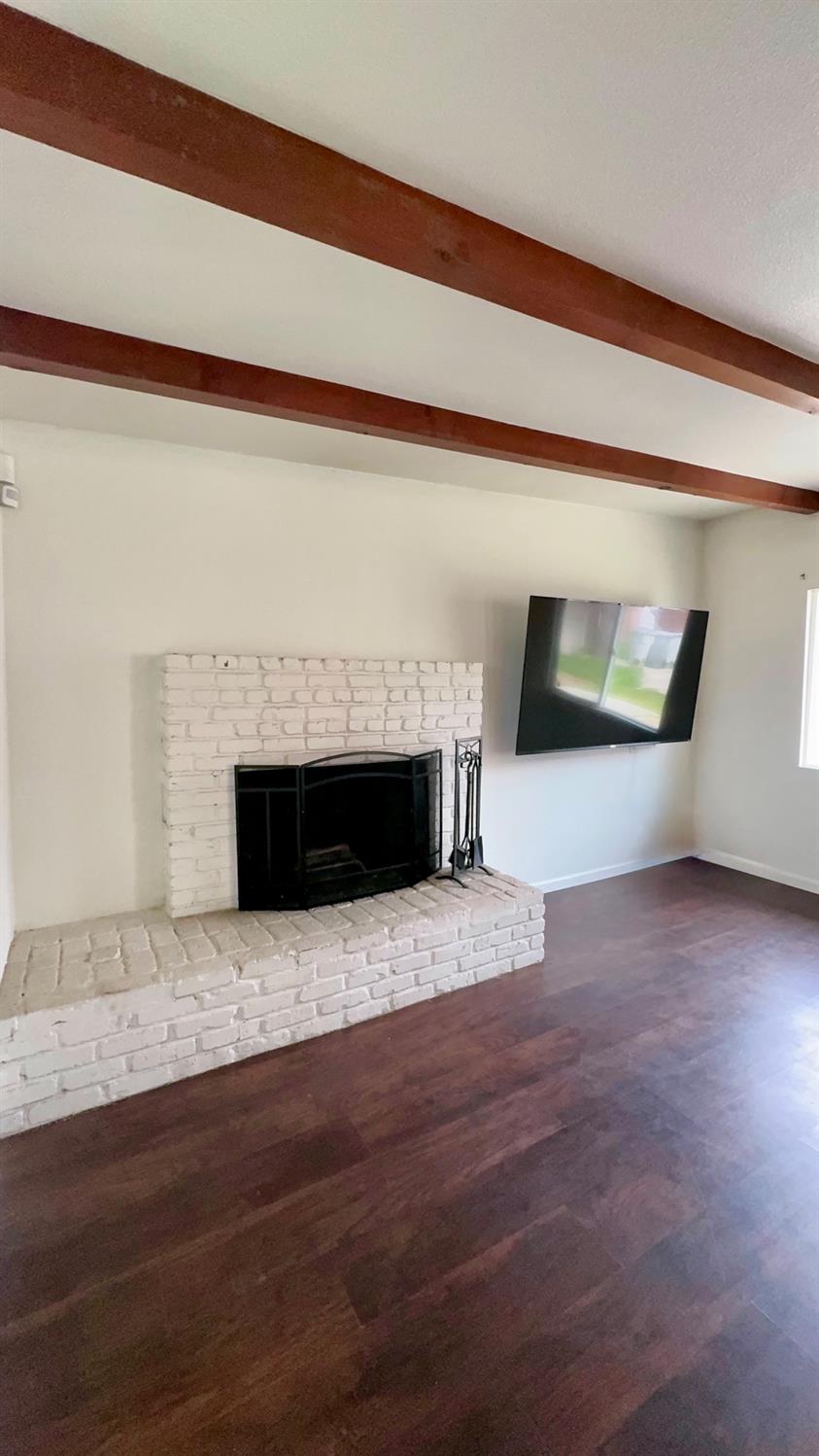 82 E Sussex Way, Fresno, CA 93704
