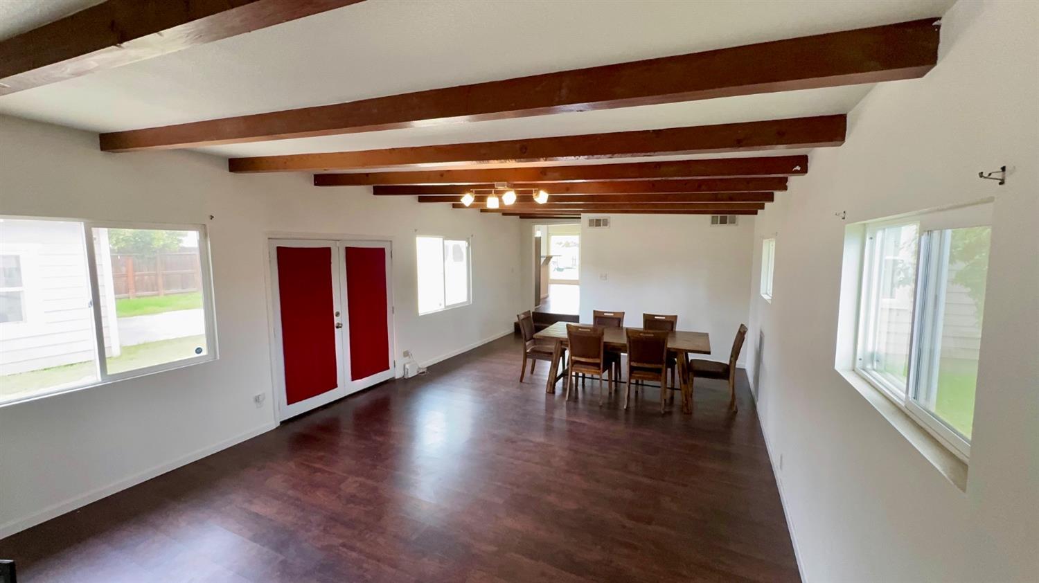 82 E Sussex Way, Fresno, CA 93704