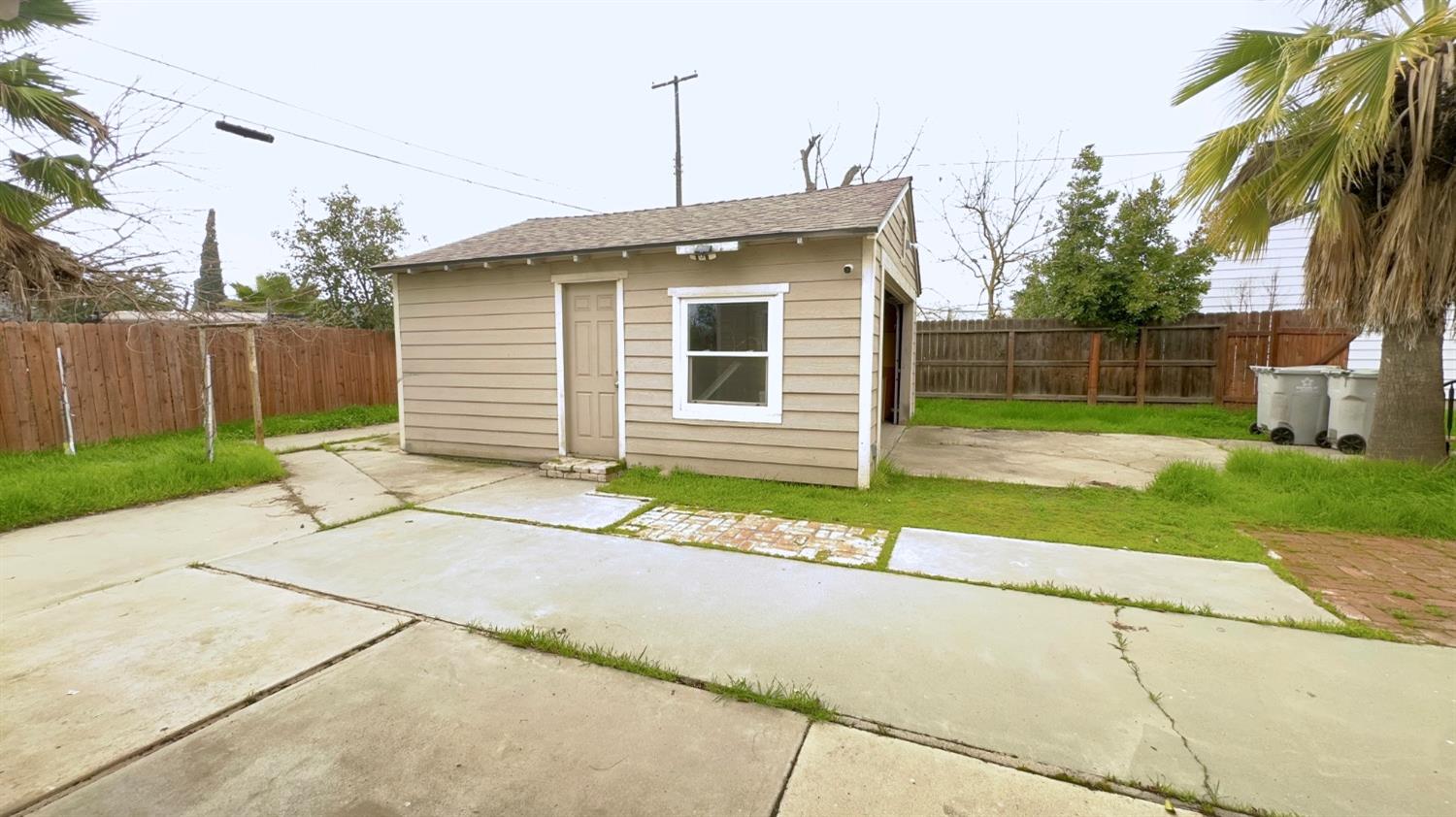 82 E Sussex Way, Fresno, CA 93704