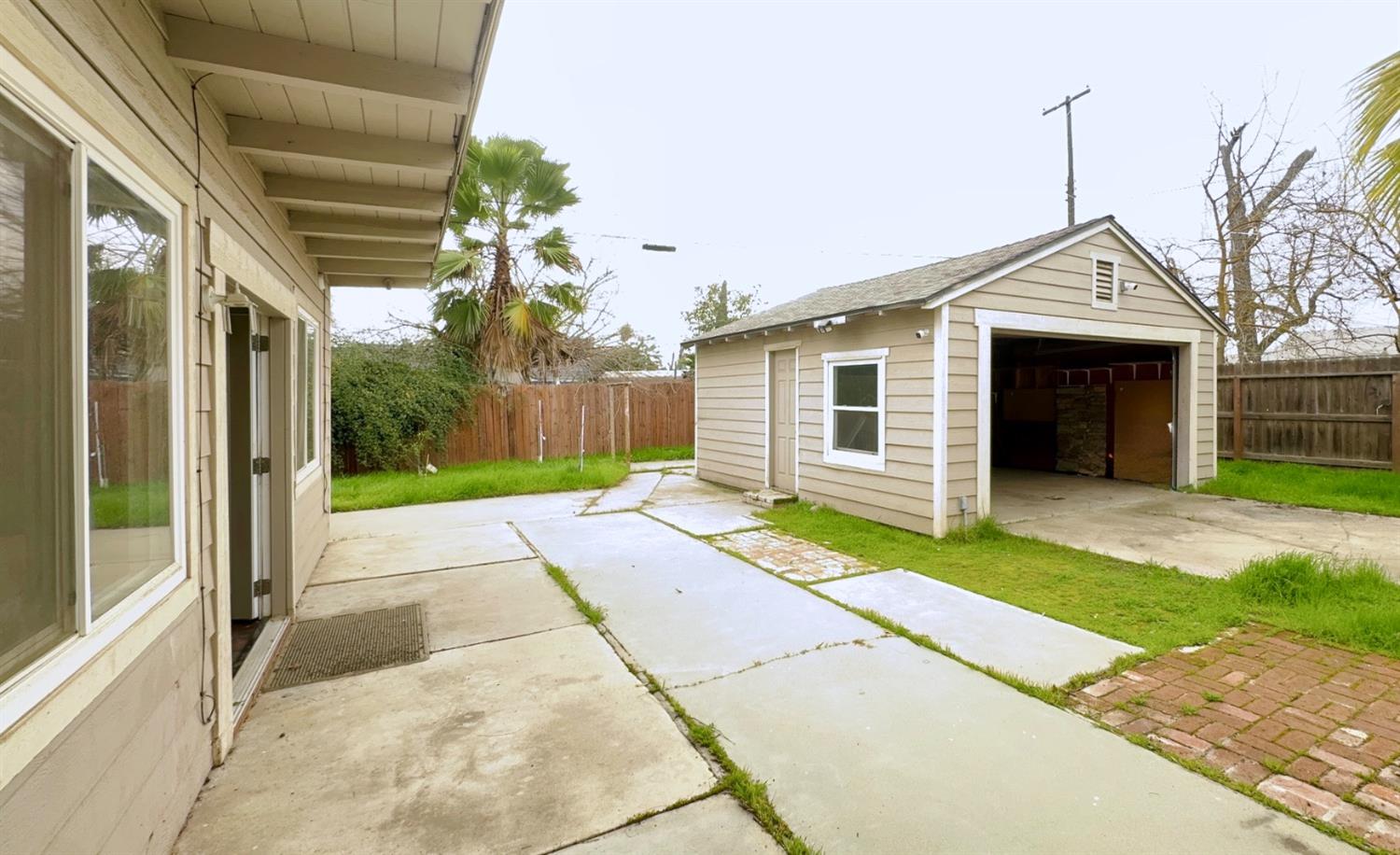 82 E Sussex Way, Fresno, CA 93704